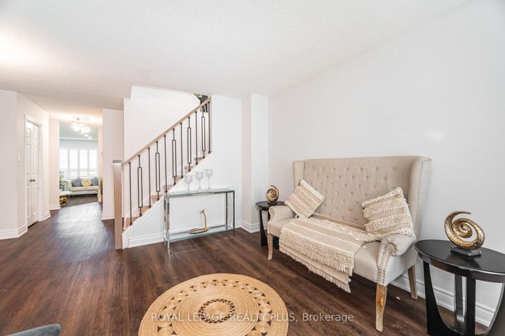 Photo 8 at 28 - 4635 Regents Terrace, Hurontario, Mississauga