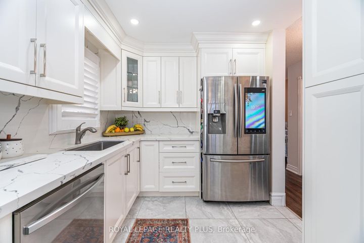 Photo 11 at 28 - 4635 Regents Terrace, Hurontario, Mississauga