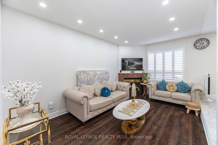 Photo 16 at 28 - 4635 Regents Terrace, Hurontario, Mississauga