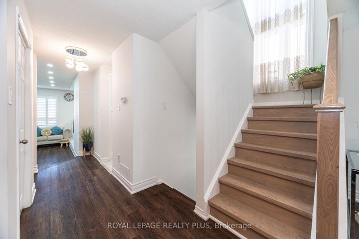 Photo 19 at 28 - 4635 Regents Terrace, Hurontario, Mississauga