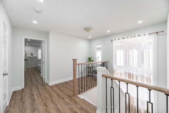 Photo 20 at 28 - 4635 Regents Terrace, Hurontario, Mississauga