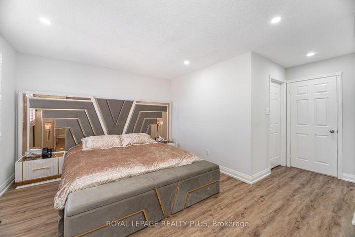 Photo 21 at 28 - 4635 Regents Terrace, Hurontario, Mississauga