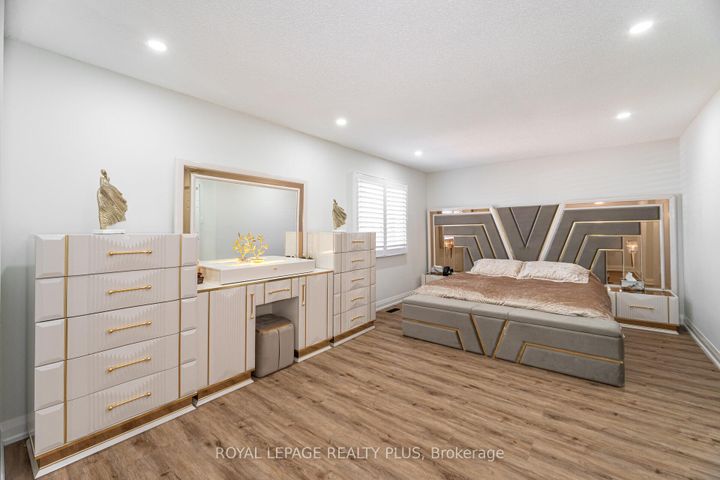 Photo 22 at 28 - 4635 Regents Terrace, Hurontario, Mississauga