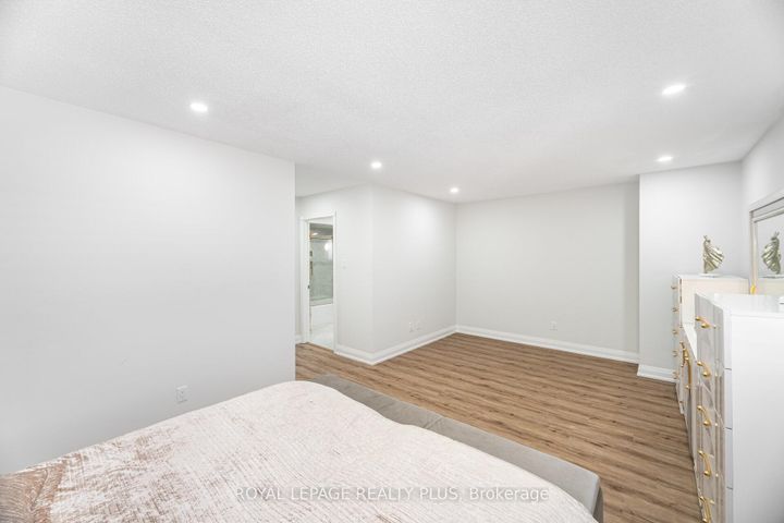 Photo 23 at 28 - 4635 Regents Terrace, Hurontario, Mississauga