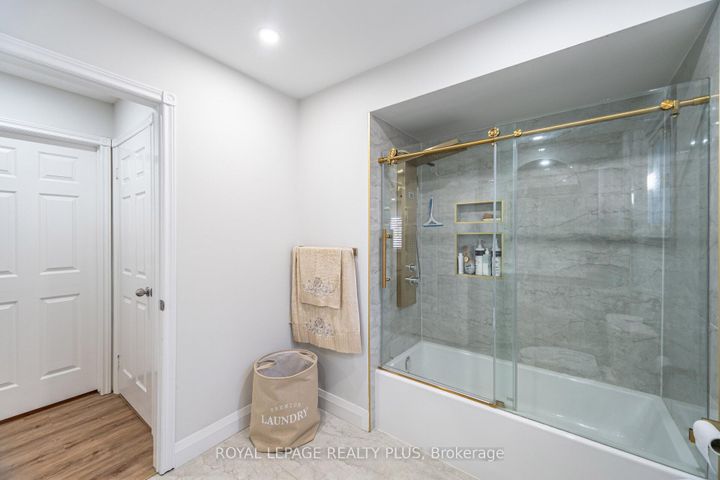 Photo 25 at 28 - 4635 Regents Terrace, Hurontario, Mississauga