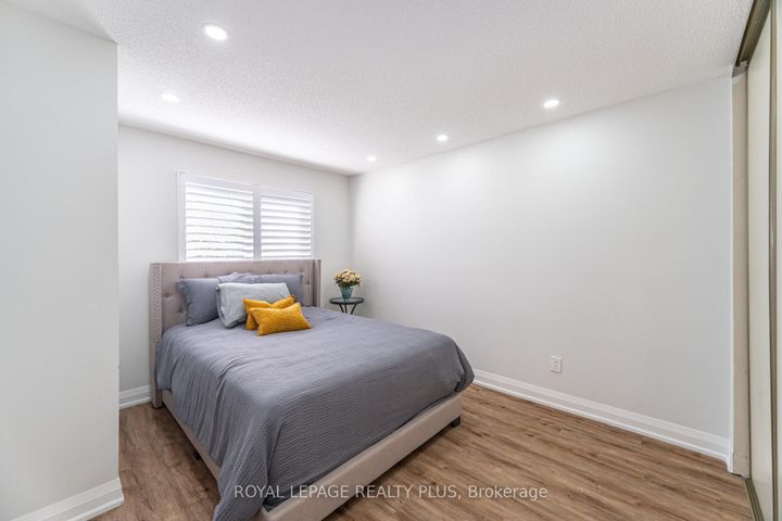 Photo 26 at 28 - 4635 Regents Terrace, Hurontario, Mississauga