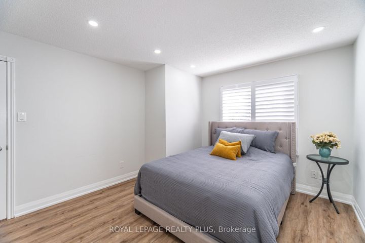 Photo 27 at 28 - 4635 Regents Terrace, Hurontario, Mississauga