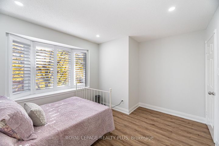 Photo 29 at 28 - 4635 Regents Terrace, Hurontario, Mississauga