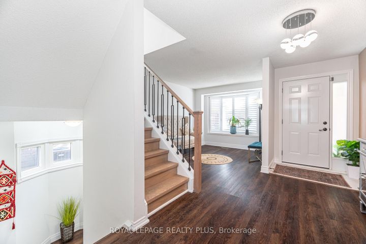 Photo 31 at 28 - 4635 Regents Terrace, Hurontario, Mississauga