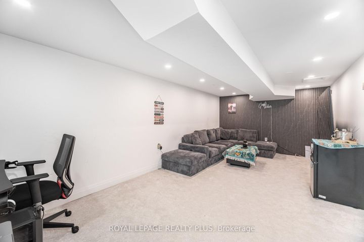 Photo 33 at 28 - 4635 Regents Terrace, Hurontario, Mississauga