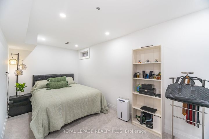 Photo 35 at 28 - 4635 Regents Terrace, Hurontario, Mississauga