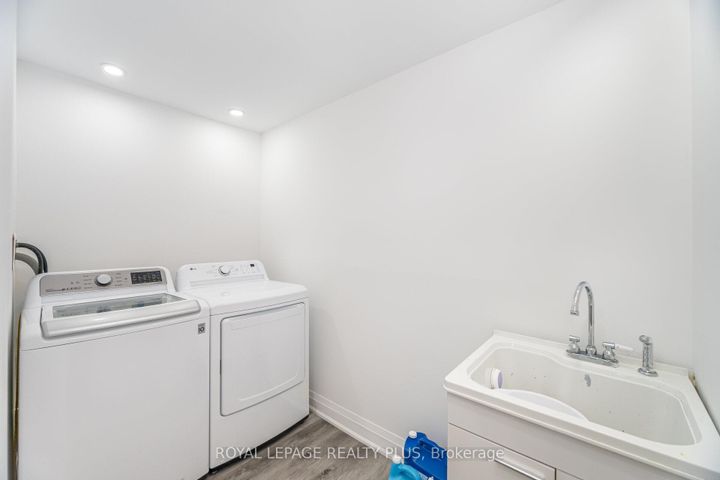 Photo 37 at 28 - 4635 Regents Terrace, Hurontario, Mississauga