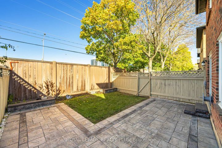 Photo 38 at 28 - 4635 Regents Terrace, Hurontario, Mississauga