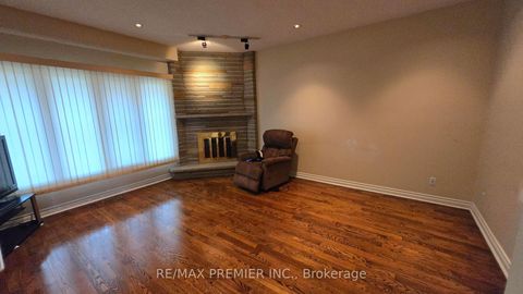 Photo 3 at 36 Railway Street, Maple, Vaughan