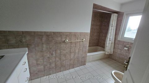 Photo 11 at 36 Railway Street, Maple, Vaughan