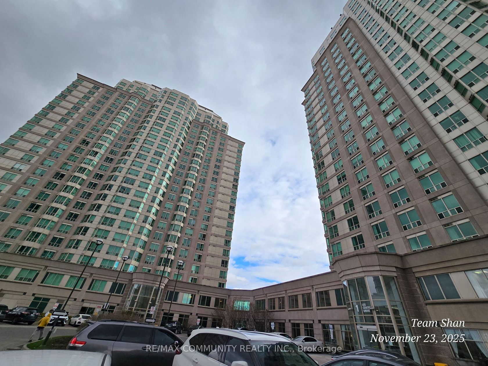 PH302 - 1 Lee Centre Drive, Woburn, Toronto 