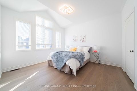 Photo 37 at 63 Ken Sinclair Crescent, Aurora Estates, Aurora