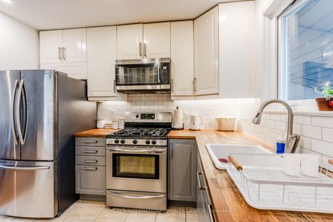 Photo 6 at 11 Buckhorn Place, Beaumonde Heights, Toronto