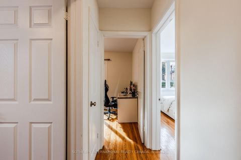 Photo 9 at 11 Buckhorn Place, Beaumonde Heights, Toronto