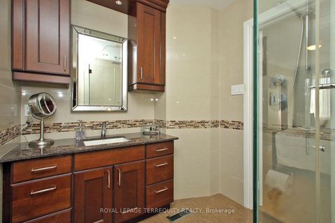 Photo 4 at 10 - 20 Cotton Downway, Pleasant View, Toronto