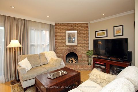 Photo 11 at 10 - 20 Cotton Downway, Pleasant View, Toronto