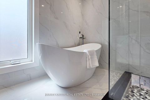 Photo 17 at 29 Parmbelle Crescent, Donalda, Toronto