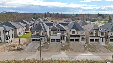 Photo 7 at 15 Antonietta Crescent, Vellore Village, Vaughan