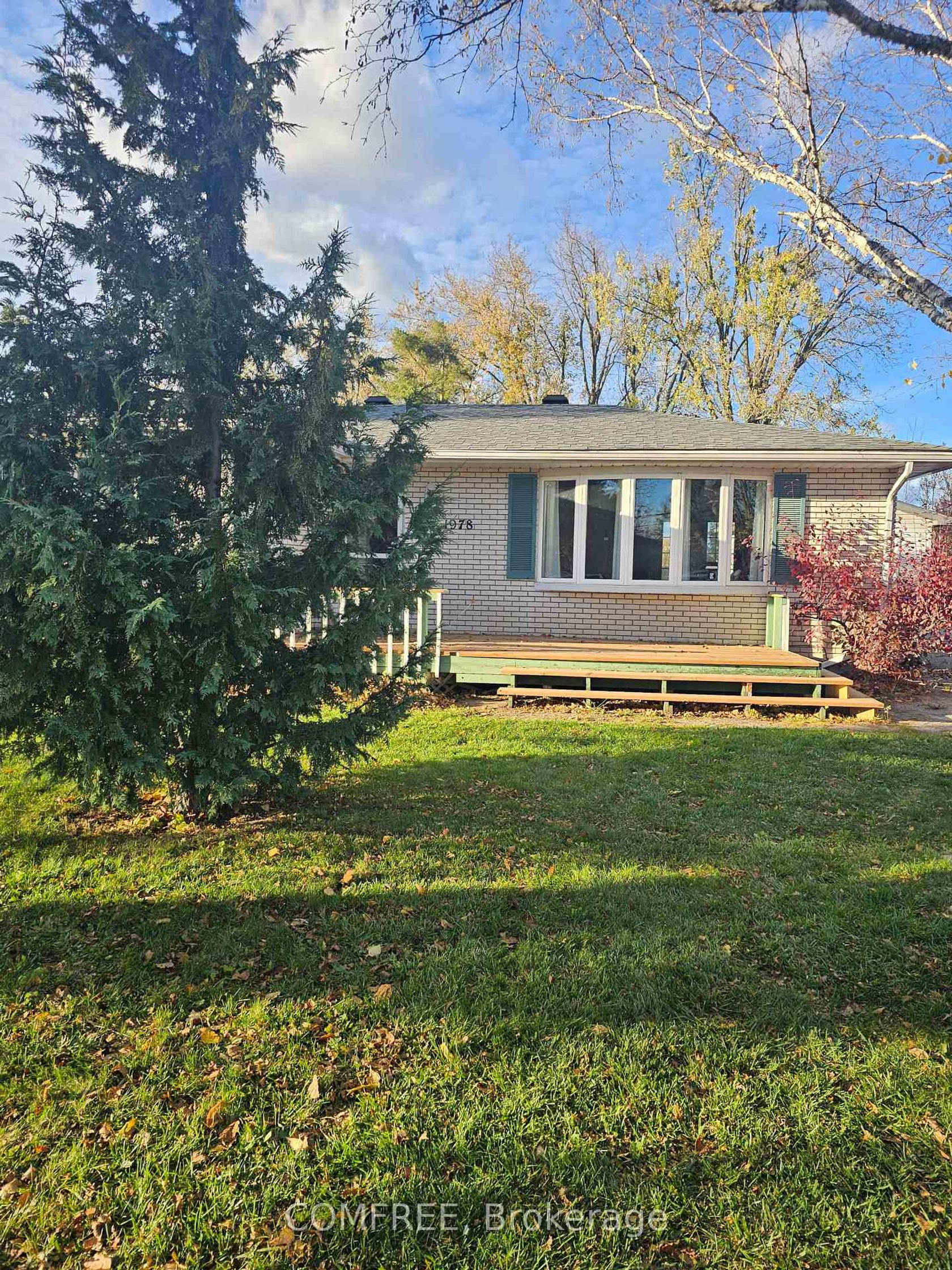 1978 Victoria Street, Stroud, Innisfil photo number 2