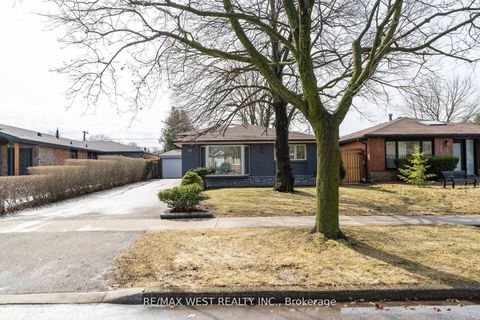 Photo 1 at 11 Farley Crescent, Richview, Toronto