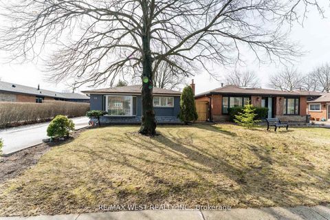 Photo 4 at 11 Farley Crescent, Richview, Toronto