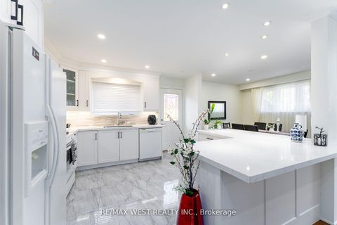 Photo 8 at 11 Farley Crescent, Richview, Toronto