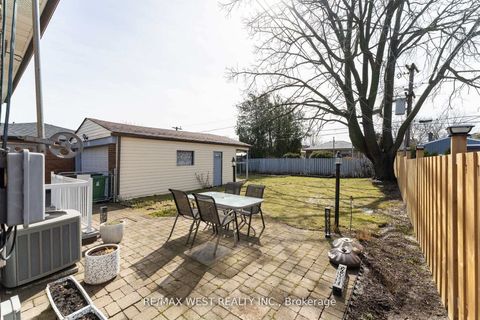 Photo 33 at 11 Farley Crescent, Richview, Toronto