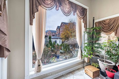 Photo 13 at 40 Oakdale Road, Maple, Vaughan