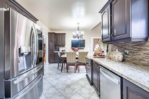 Photo 18 at 40 Oakdale Road, Maple, Vaughan