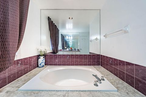 Photo 35 at 40 Oakdale Road, Maple, Vaughan