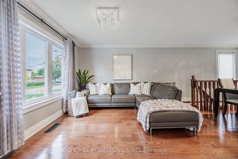Photo 2 at 108 Avening Drive, Clairville, Toronto