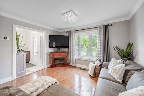 Photo 5 at 108 Avening Drive, Clairville, Toronto