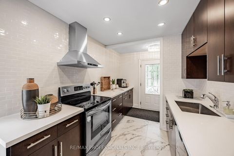 Photo 8 at 108 Avening Drive, Clairville, Toronto