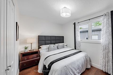 Photo 10 at 108 Avening Drive, Clairville, Toronto