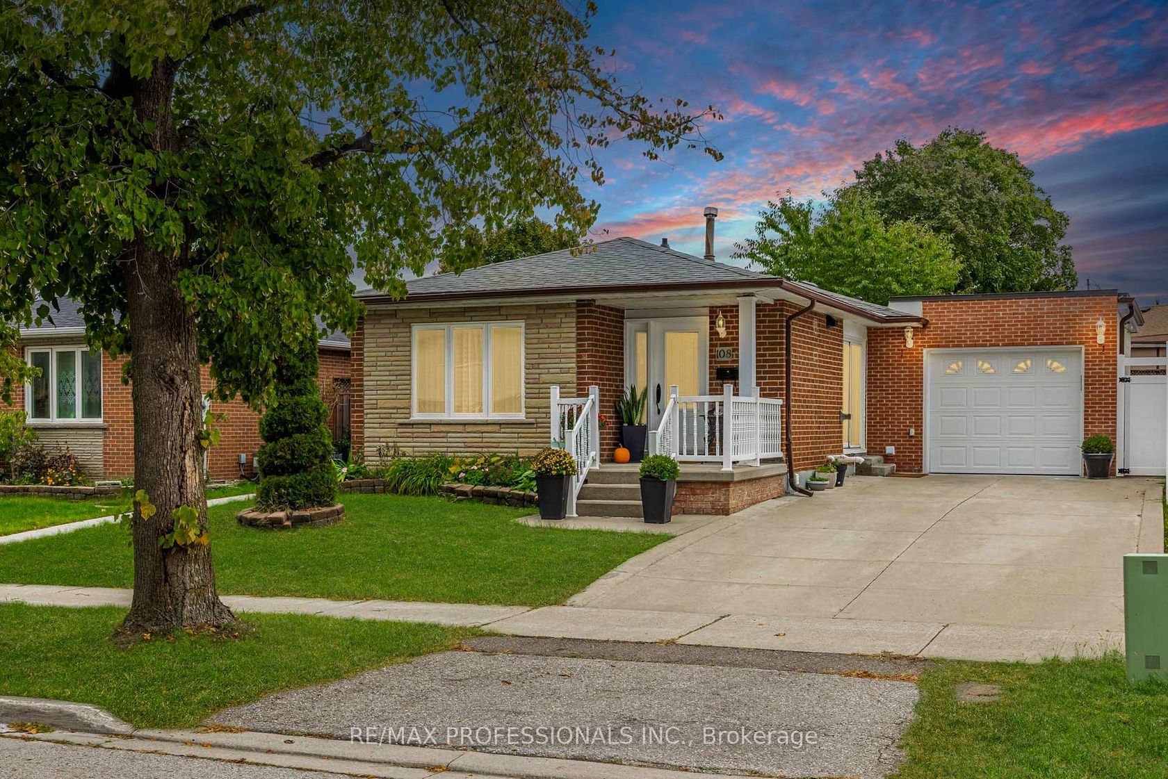 108 Avening Drive, Clairville, Toronto 
