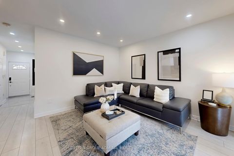 Photo 4 at 62 Agostino Crescent, Patterson, Vaughan