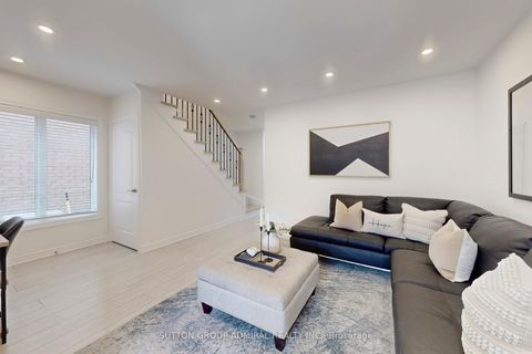 Photo 5 at 62 Agostino Crescent, Patterson, Vaughan