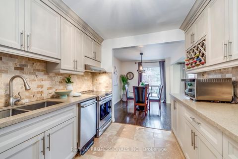 Photo 11 at 51 - 4345 Bloor Street W, Markland Wood, Toronto