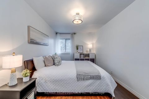 Photo 26 at 51 - 4345 Bloor Street W, Markland Wood, Toronto