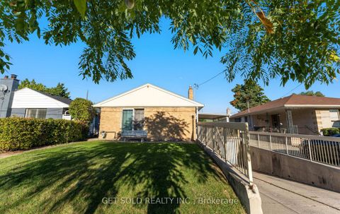 Photo 1 at 39 Pakenham Drive, Kipling, Toronto