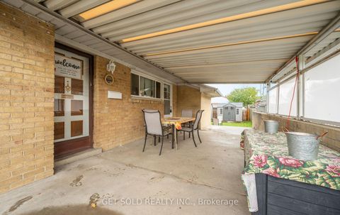 Photo 4 at 39 Pakenham Drive, Kipling, Toronto