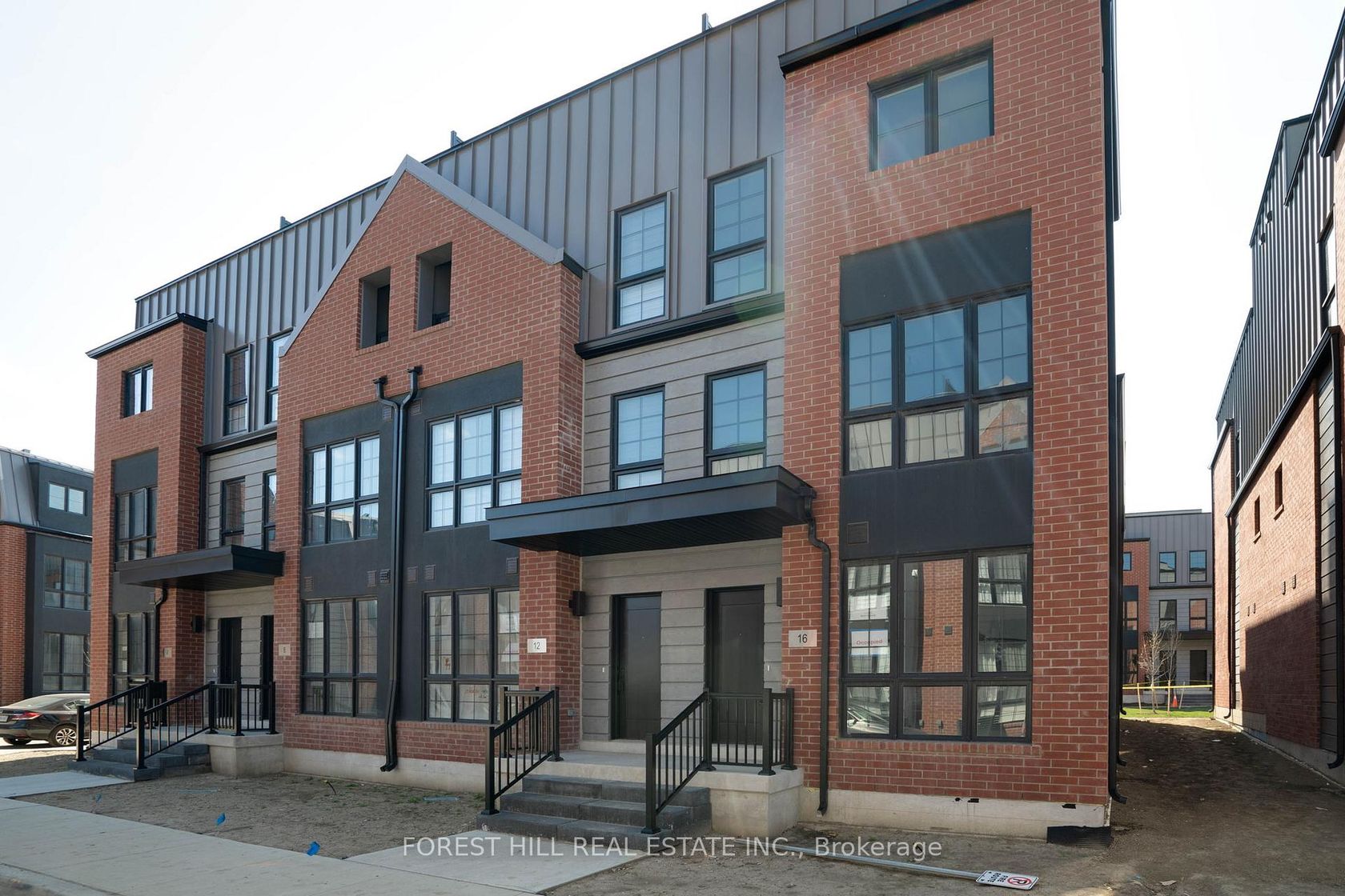 16 Chesley Street, Uplands, Vaughan photo number 2