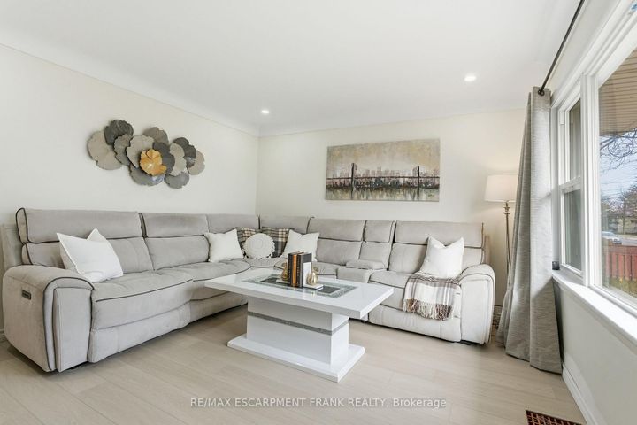 Photo 8 at 352 East 28th Street, Burkholme, Hamilton