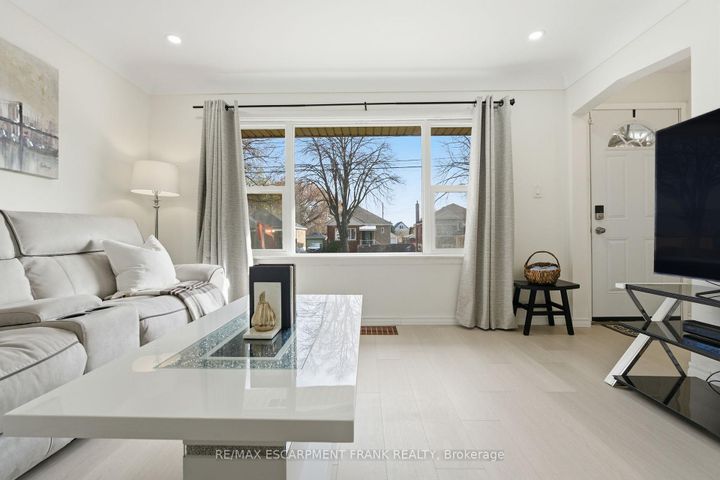 Photo 9 at 352 East 28th Street, Burkholme, Hamilton