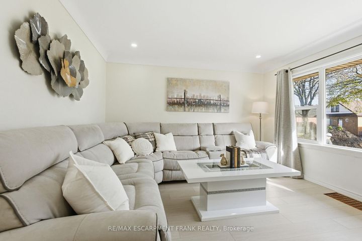 Photo 11 at 352 East 28th Street, Burkholme, Hamilton